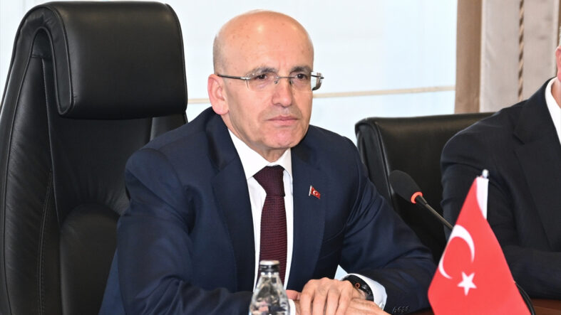 Mehmet Şimşek: Sanayi üretimi ilk çeyrekte yüzde 1,8 arttı