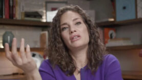 Nevşin Mengü, demokrasi konusunda Türkiye'yi uyardı